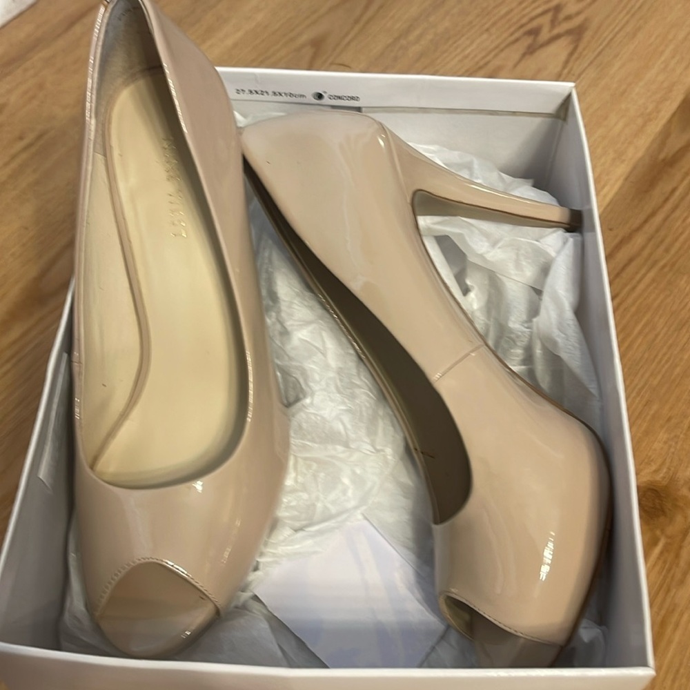 Nine West tan pumps like new